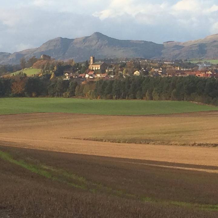 Clackmannan Church & Dumyat