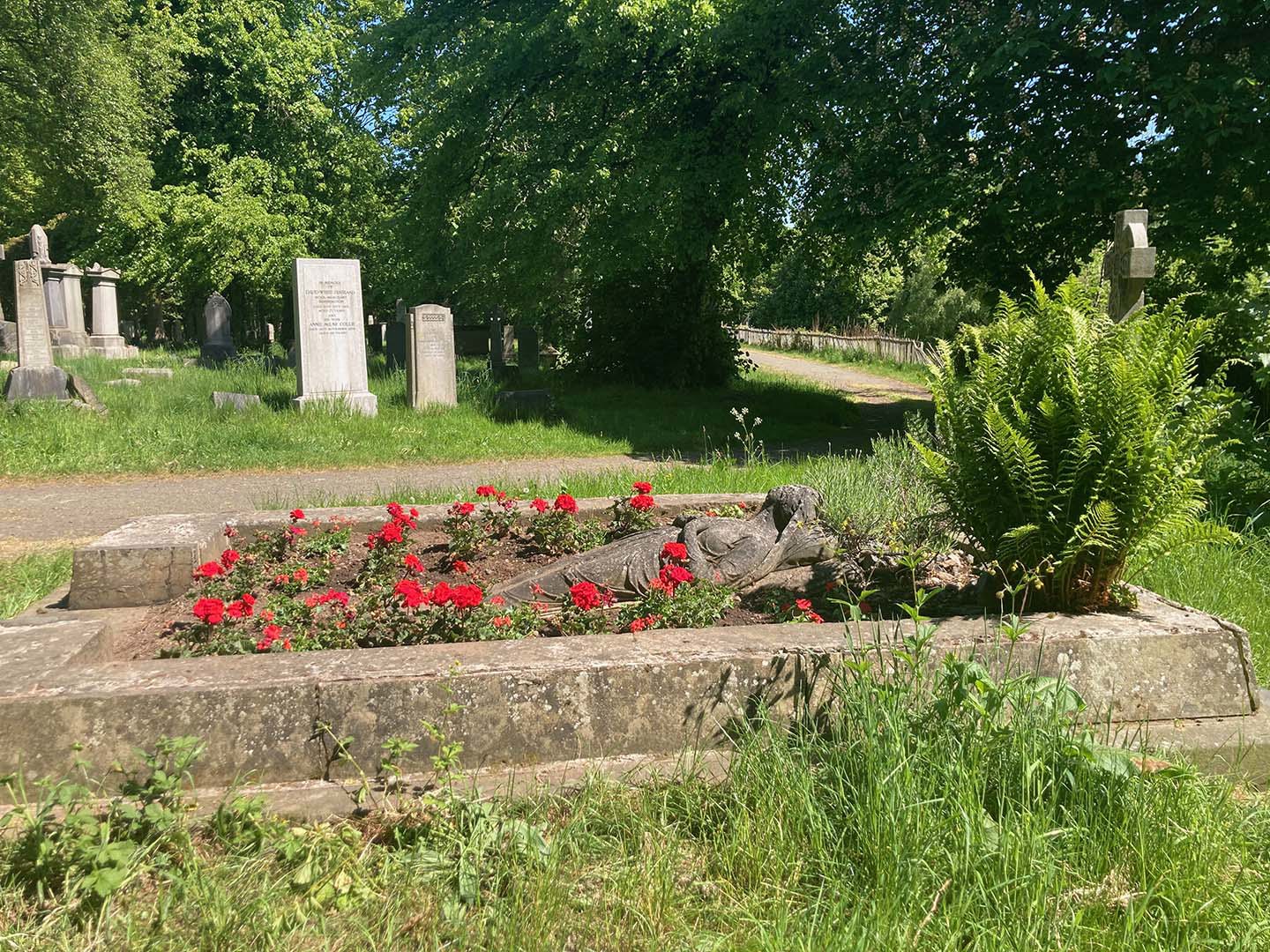 Warristoncemetery Redlady Sm