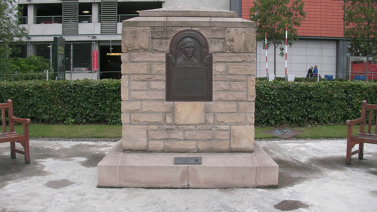1200px-thomas_peck_hunter_vc_memorial.jpg